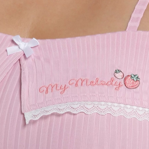 Hot Topic x Sanrio My Melody Lace Trim Cold Shoulder Ribbed Top 4X - Picture 3 of 16